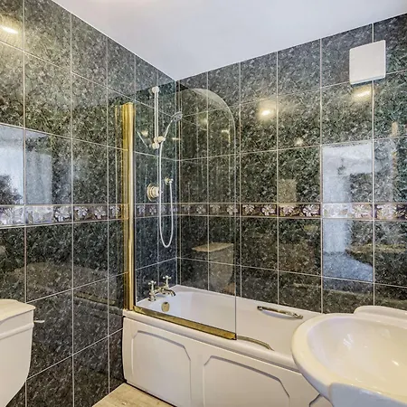4 Bed In 89095 Starbotton